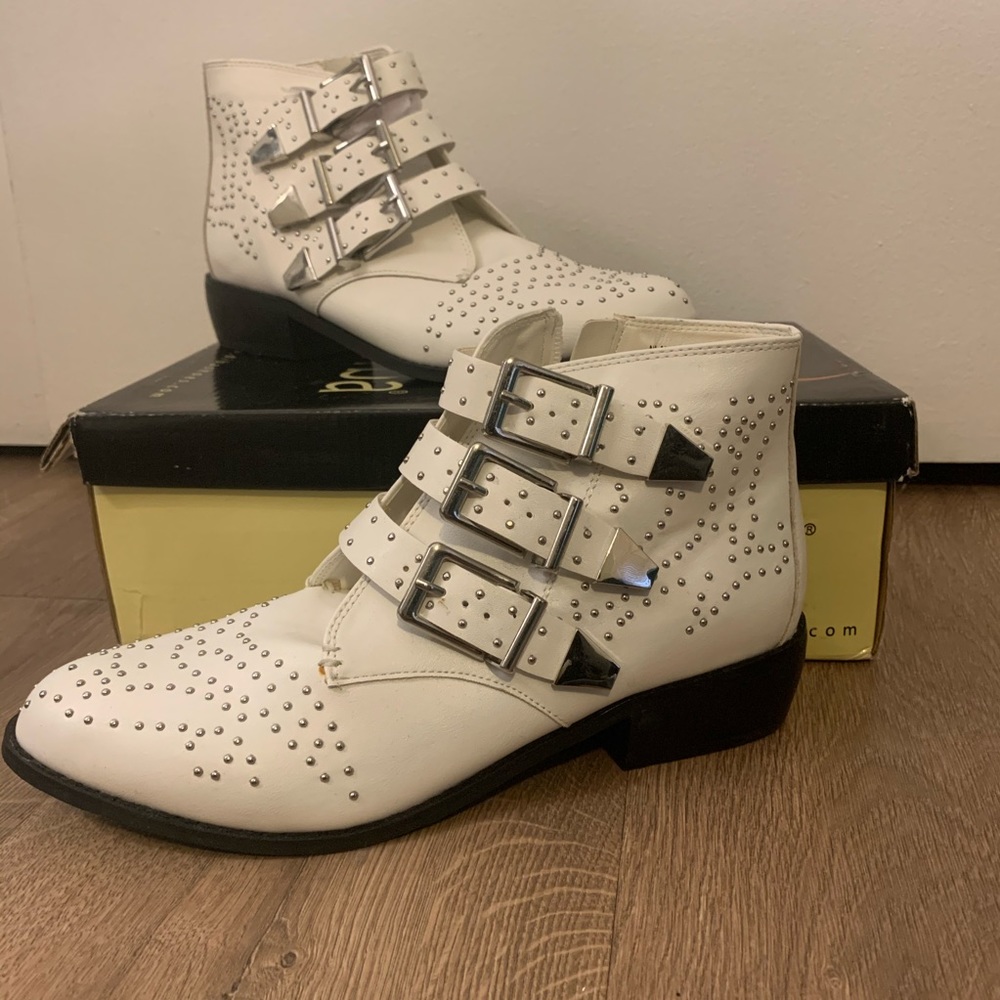 Diba Zeke studded white booties size 9